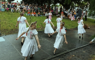 Mělnický Vrkoč - Zahajovací koncert v sadech u MKD | Mělnické kulturní centrum
