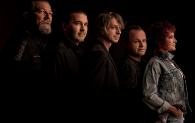 Petra Janů s Láskou a kapelou Amsterdam | Mělnické kulturní centrum