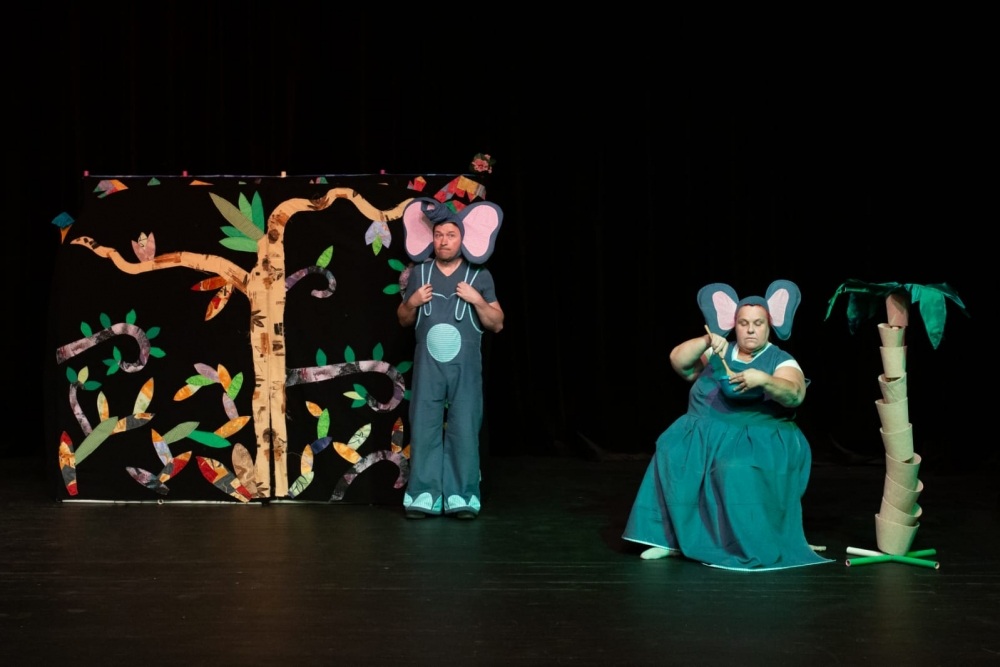 Zvědavé slůně aneb Jak sloni k&nbsp;chobotu přišli | Mělnické kulturní centrum