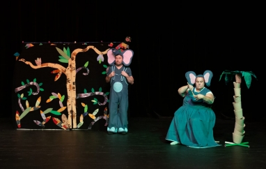 Zvědavé slůně aneb Jak sloni k chobotu přišli | Mělnické kulturní centrum