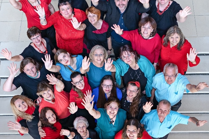 Pěvecký sbor Chrapot a&nbsp;klavírista Jiří Knotte | Mělnické kulturní centrum